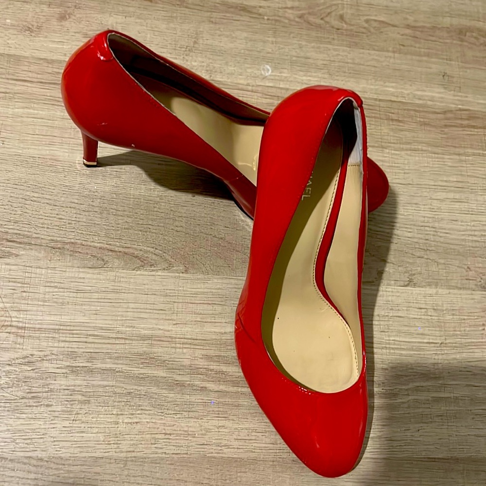 Beautiful red heels!